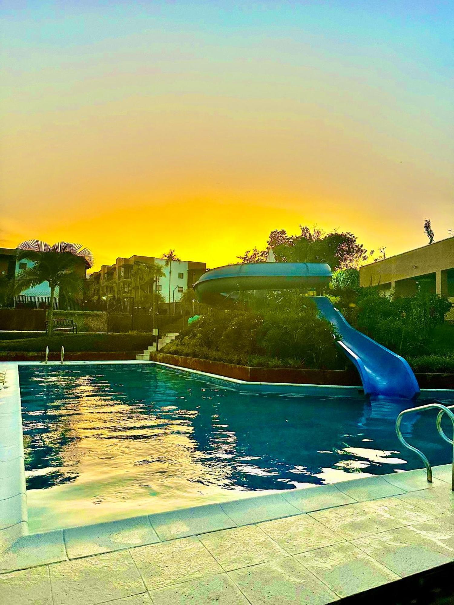 Apartamento Privado Vacacional A 5M Del Aeropuerto, 20 Minutos Del Parque Del Cafe Y Centro De Armenia Con 4 Piscinas, 3 Jacuzzi, Sauna By Molca Xperiences 2H ภายนอก รูปภาพ